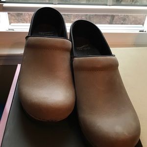 Dansko/tan